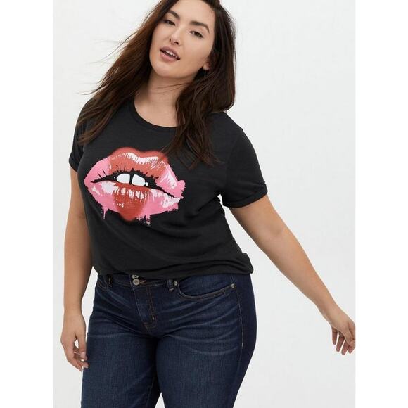 Torrid Womens Lips Kiss Graphic Black Relaxed Fit Short Sleeve T Shirt Size 2 - Picture 1 of 7
